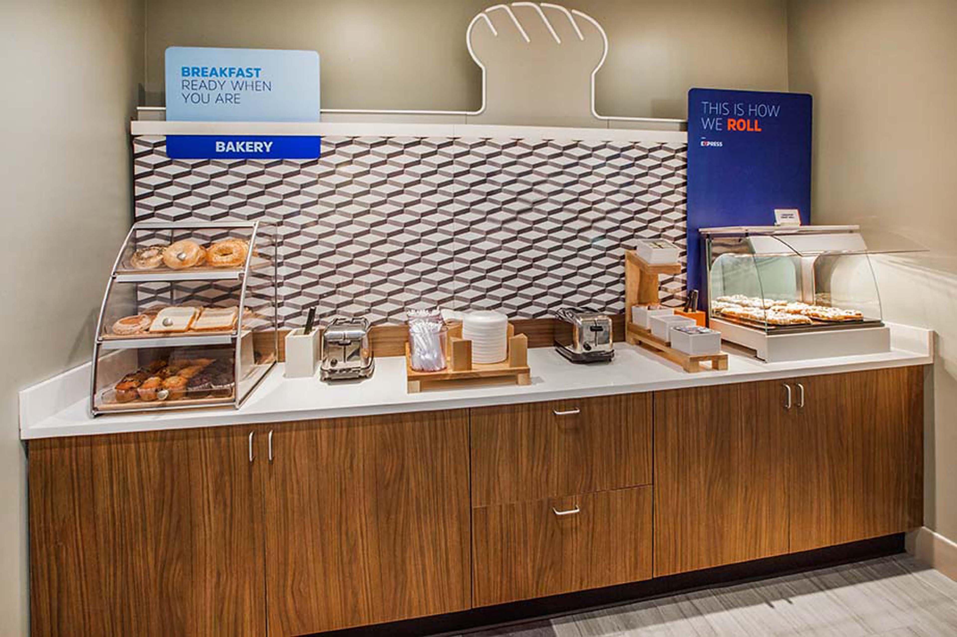 Holiday Inn Express & Suites Tulsa Midtown By Ihg Luaran gambar